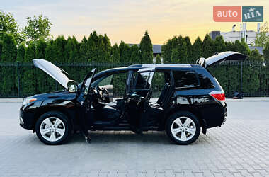 Позашляховик / Кросовер Toyota Highlander 2012 в 