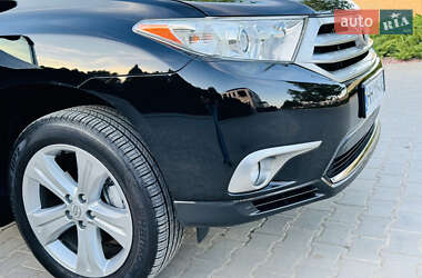 Позашляховик / Кросовер Toyota Highlander 2012 в 