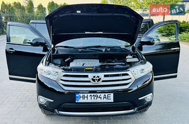 Позашляховик / Кросовер Toyota Highlander 2012 в 