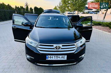 Позашляховик / Кросовер Toyota Highlander 2012 в 