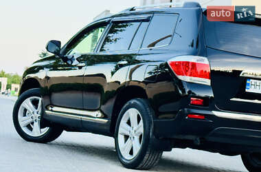 Позашляховик / Кросовер Toyota Highlander 2012 в 