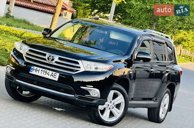 Позашляховик / Кросовер Toyota Highlander 2012 в 