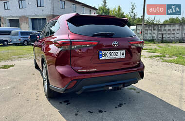 Внедорожник / Кроссовер Toyota Highlander 2020 в 