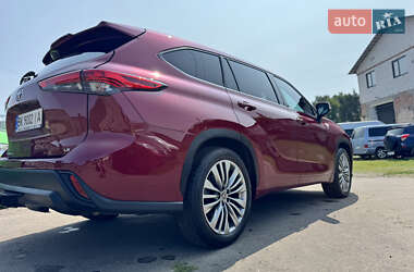 Внедорожник / Кроссовер Toyota Highlander 2020 в 