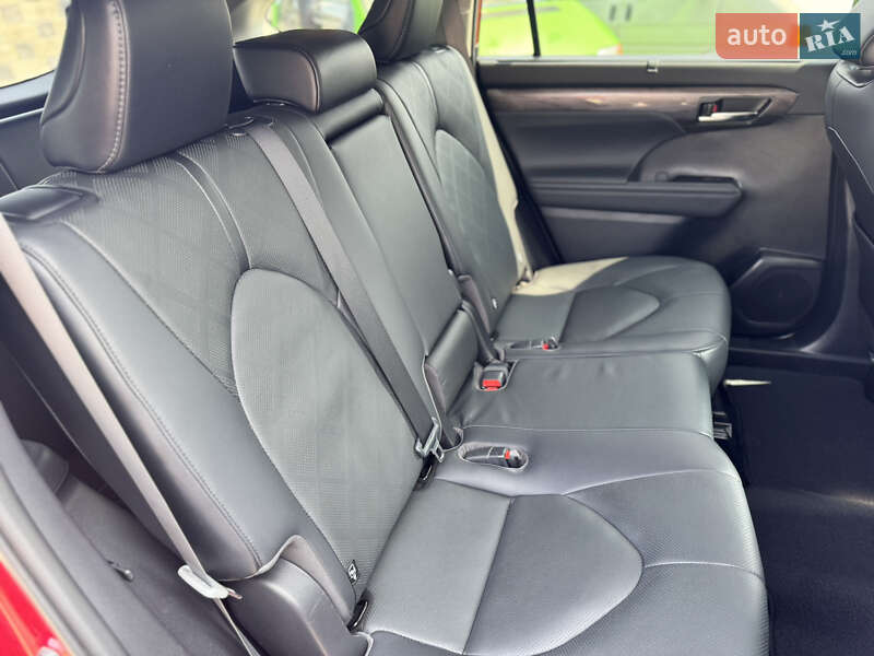 Внедорожник / Кроссовер Toyota Highlander 2020 в Ровно