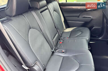 Внедорожник / Кроссовер Toyota Highlander 2020 в 