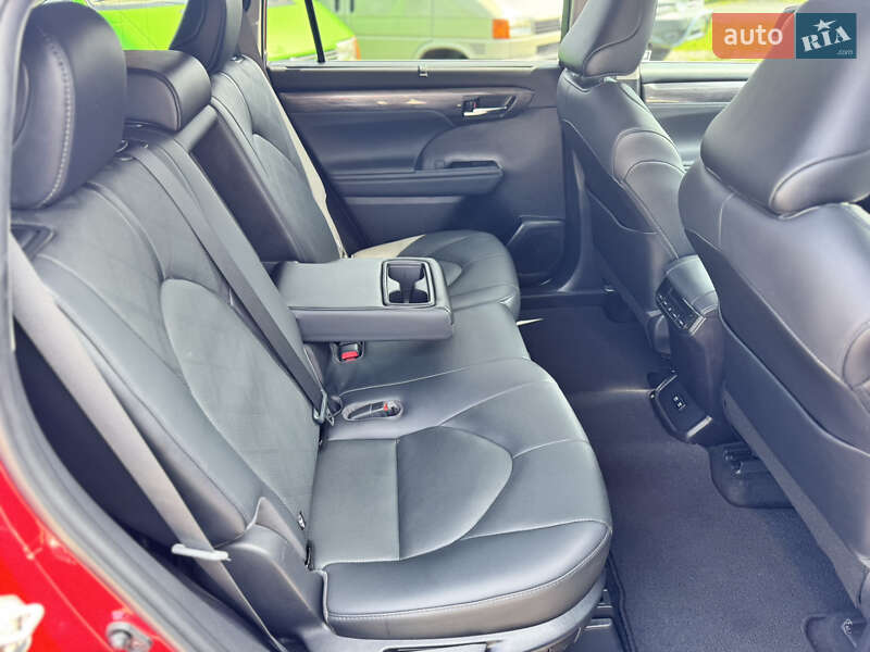 Внедорожник / Кроссовер Toyota Highlander 2020 в Ровно