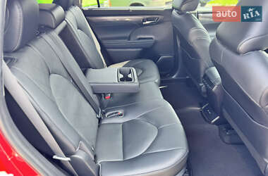 Внедорожник / Кроссовер Toyota Highlander 2020 в 