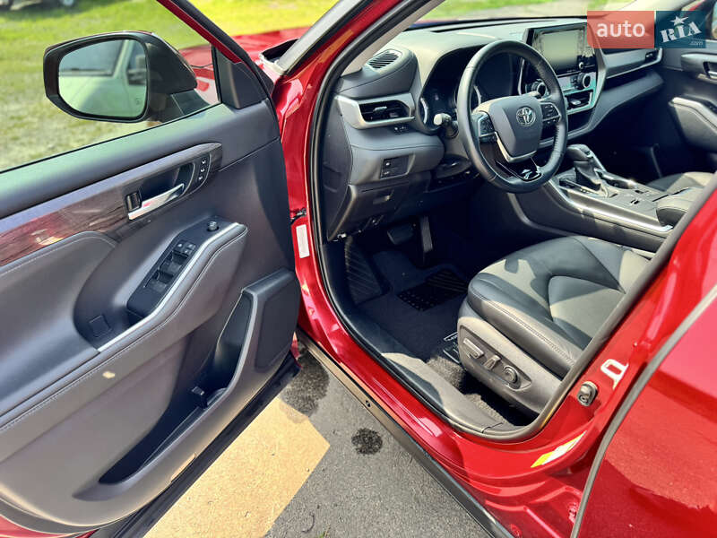 Внедорожник / Кроссовер Toyota Highlander 2020 в Ровно
