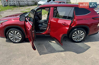 Внедорожник / Кроссовер Toyota Highlander 2020 в 