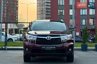 Внедорожник / Кроссовер Toyota Highlander 2014 в 