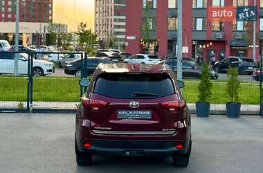 Внедорожник / Кроссовер Toyota Highlander 2014 в 