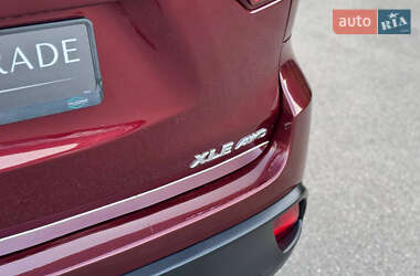 Внедорожник / Кроссовер Toyota Highlander 2014 в 