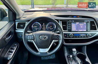 Внедорожник / Кроссовер Toyota Highlander 2014 в 