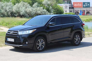 Внедорожник / Кроссовер Toyota Highlander 2017 в 