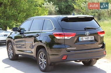 Внедорожник / Кроссовер Toyota Highlander 2017 в 
