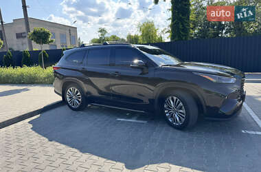 Позашляховик / Кросовер Toyota Highlander 2022 в 