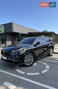 Позашляховик / Кросовер Toyota Highlander 2022 в 