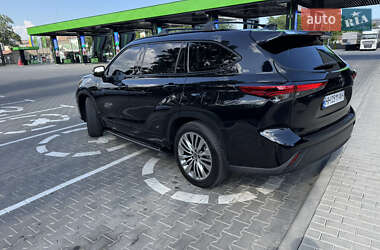 Позашляховик / Кросовер Toyota Highlander 2022 в 
