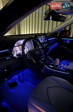 Позашляховик / Кросовер Toyota Highlander 2022 в 