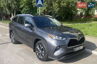 Позашляховик / Кросовер Toyota Highlander 2020 в Києві
