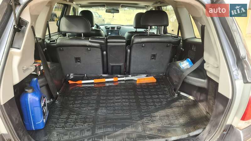 Позашляховик / Кросовер Toyota Highlander 2012 в Южному
