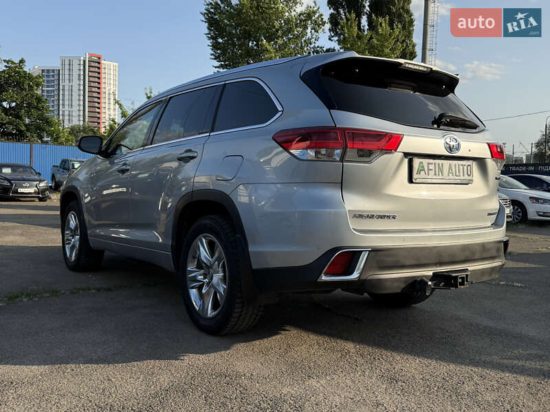 Внедорожник / Кроссовер Toyota Highlander 2018 в Киеве