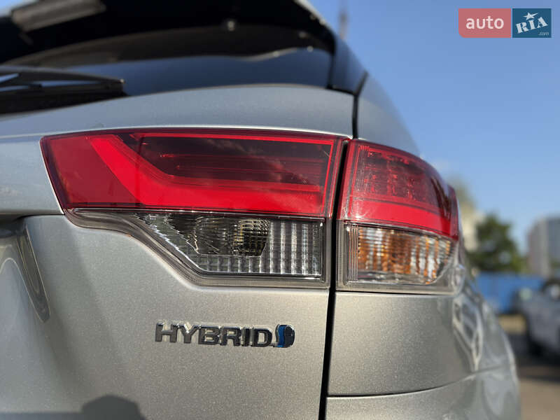 Внедорожник / Кроссовер Toyota Highlander 2018 в Киеве