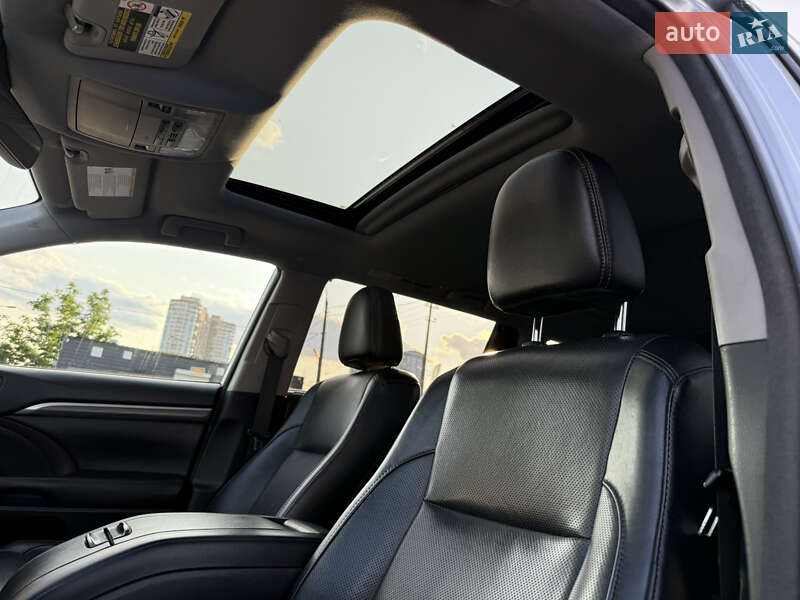 Внедорожник / Кроссовер Toyota Highlander 2018 в Киеве