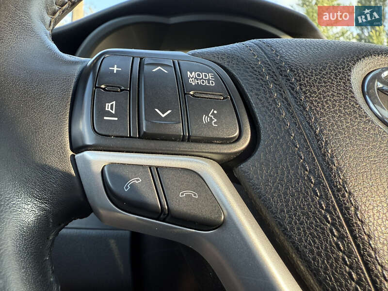 Внедорожник / Кроссовер Toyota Highlander 2018 в Киеве