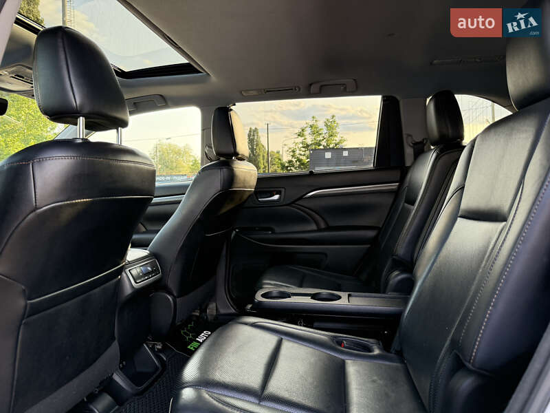 Внедорожник / Кроссовер Toyota Highlander 2018 в Киеве