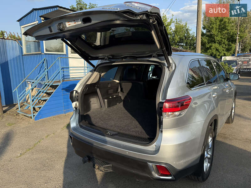 Внедорожник / Кроссовер Toyota Highlander 2018 в Киеве