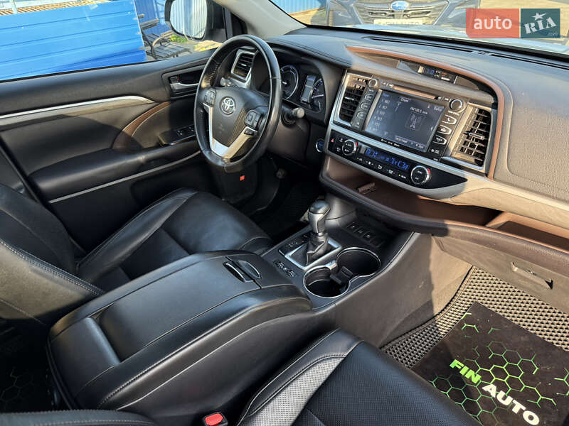 Внедорожник / Кроссовер Toyota Highlander 2018 в Киеве