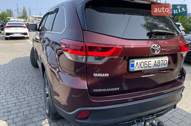 Внедорожник / Кроссовер Toyota Highlander 2018 в 