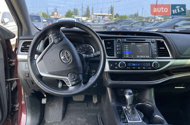 Внедорожник / Кроссовер Toyota Highlander 2018 в 