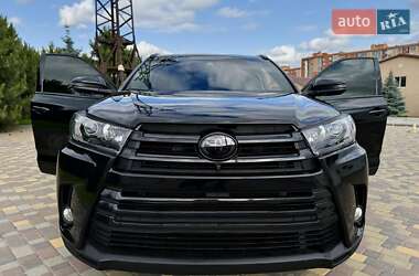 Внедорожник / Кроссовер Toyota Highlander 2018 в Днепре