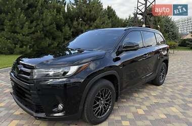 Внедорожник / Кроссовер Toyota Highlander 2018 в Днепре