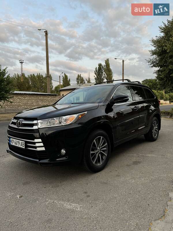 Позашляховик / Кросовер Toyota Highlander 2018 в Запоріжжі