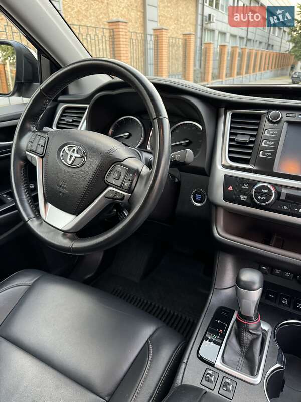 Позашляховик / Кросовер Toyota Highlander 2018 в Запоріжжі