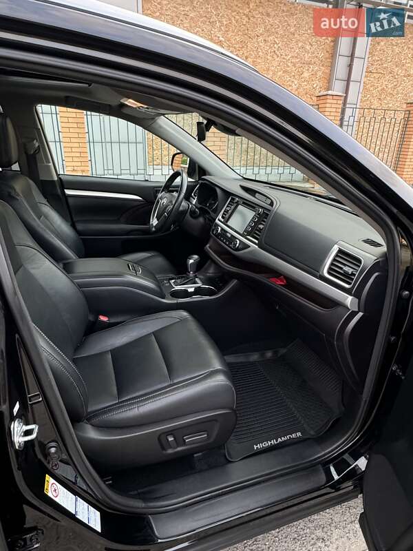 Позашляховик / Кросовер Toyota Highlander 2018 в Запоріжжі