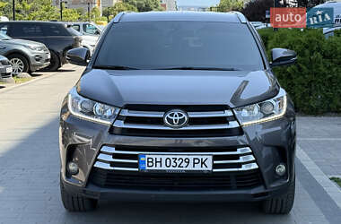 Внедорожник / Кроссовер Toyota Highlander 2017 в Мукачево