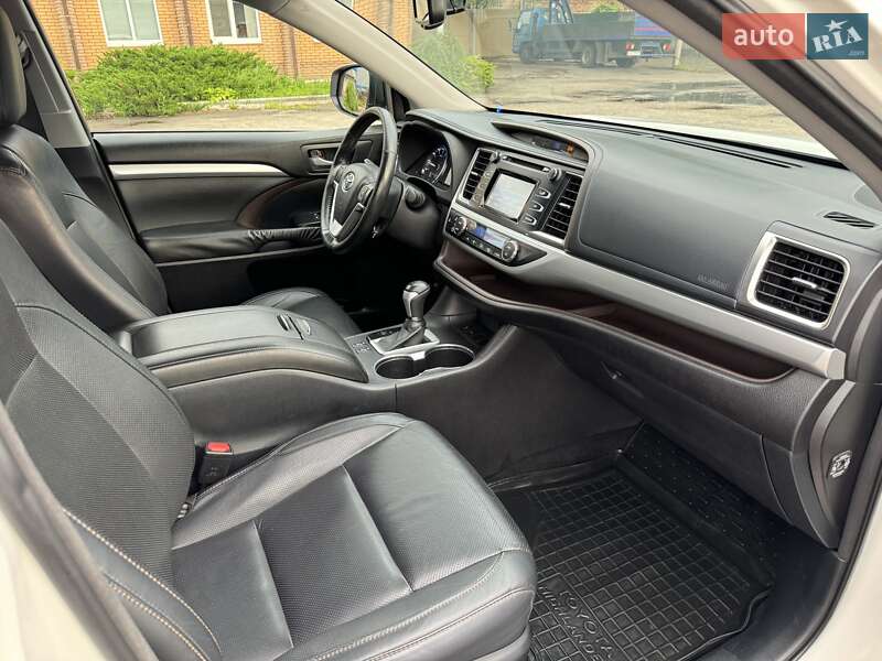Внедорожник / Кроссовер Toyota Highlander 2015 в Сумах