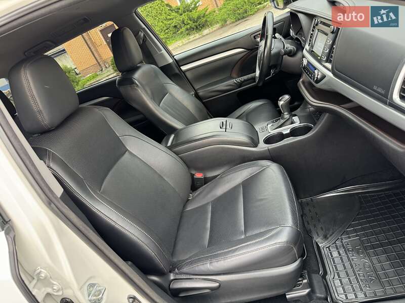 Внедорожник / Кроссовер Toyota Highlander 2015 в Сумах