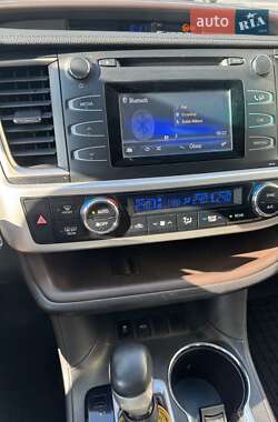 Внедорожник / Кроссовер Toyota Highlander 2017 в 