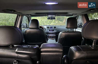 Позашляховик / Кросовер Toyota Highlander 2011 в 