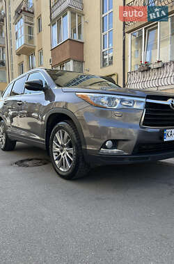 Внедорожник / Кроссовер Toyota Highlander 2014 в 