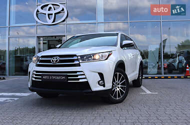 Позашляховик / Кросовер Toyota Highlander 2018 в Рівному