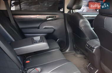 Внедорожник / Кроссовер Toyota Highlander 2021 в 
