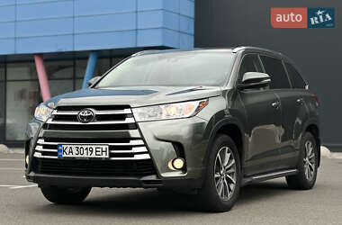 Позашляховик / Кросовер Toyota Highlander 2019 в 