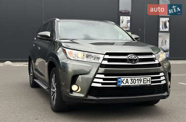 Позашляховик / Кросовер Toyota Highlander 2019 в 